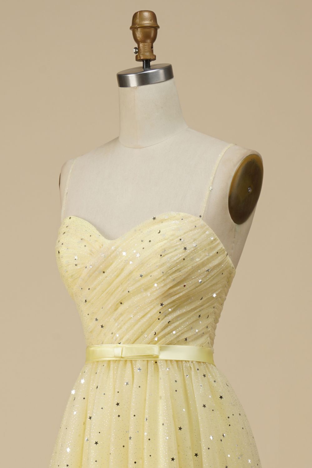 Vestido de fiesta de tul con escote en forma de A y lentejuelas de Weitese