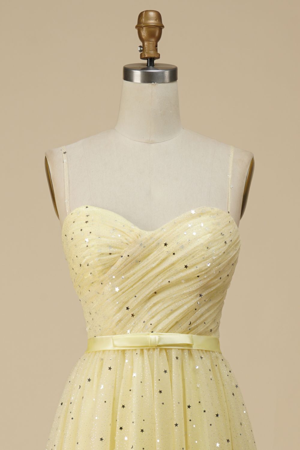 Vestido de fiesta de tul con escote en forma de A y lentejuelas de Weitese