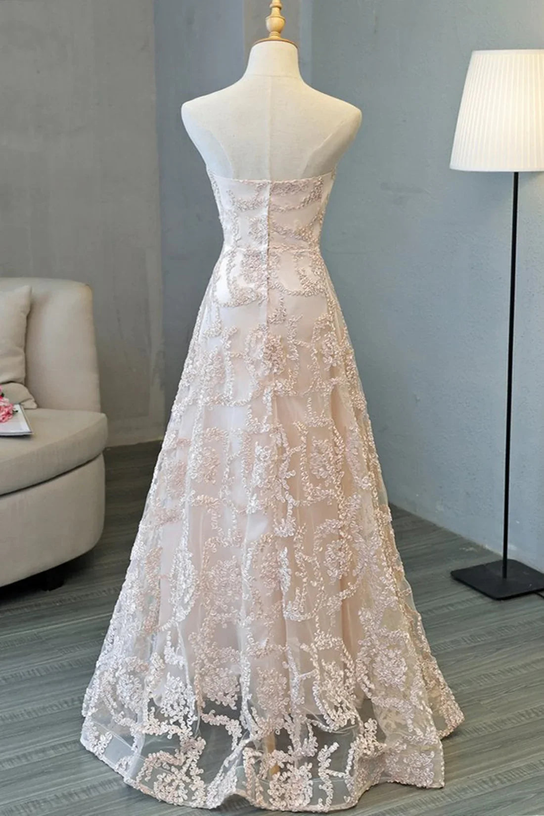 Robe de soirée longue rose clair pour femme, coupe trapèze, sans bretelles, en tulle, avec appliques. Magasins de robes de bal 