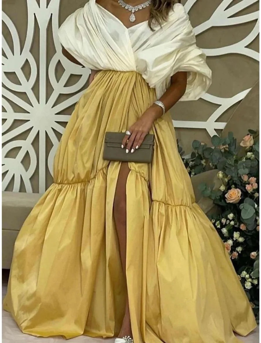 Vestido de noche elegante de corte A, vestido formal con cola larga y escote halter, vestido de fiesta de satén con pliegues y abertura en los hombros para Navidad. 