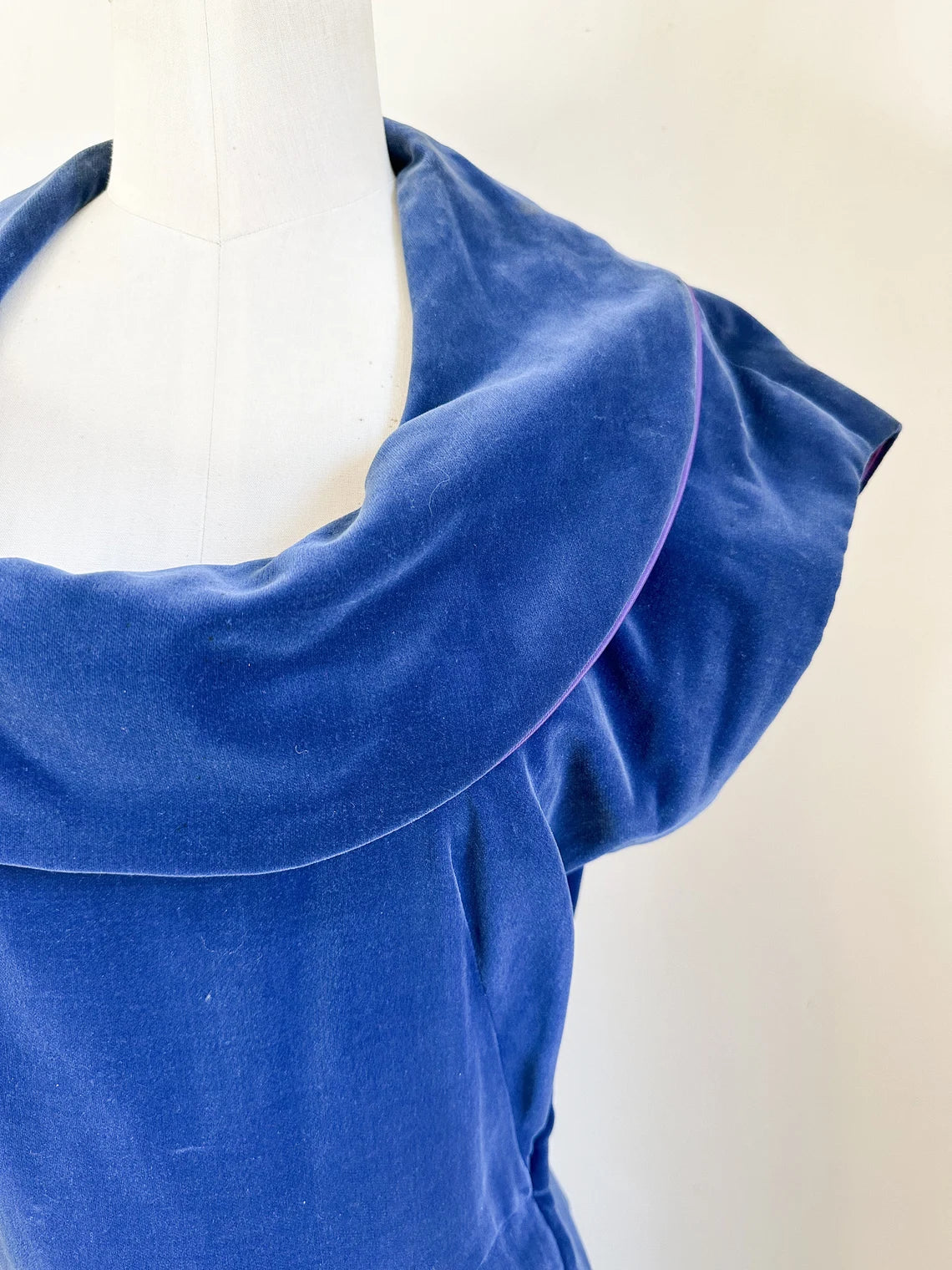 A-line Evening Dress Vintage Blue Velvet Maxi Dress Chic Round Neck Party Dress