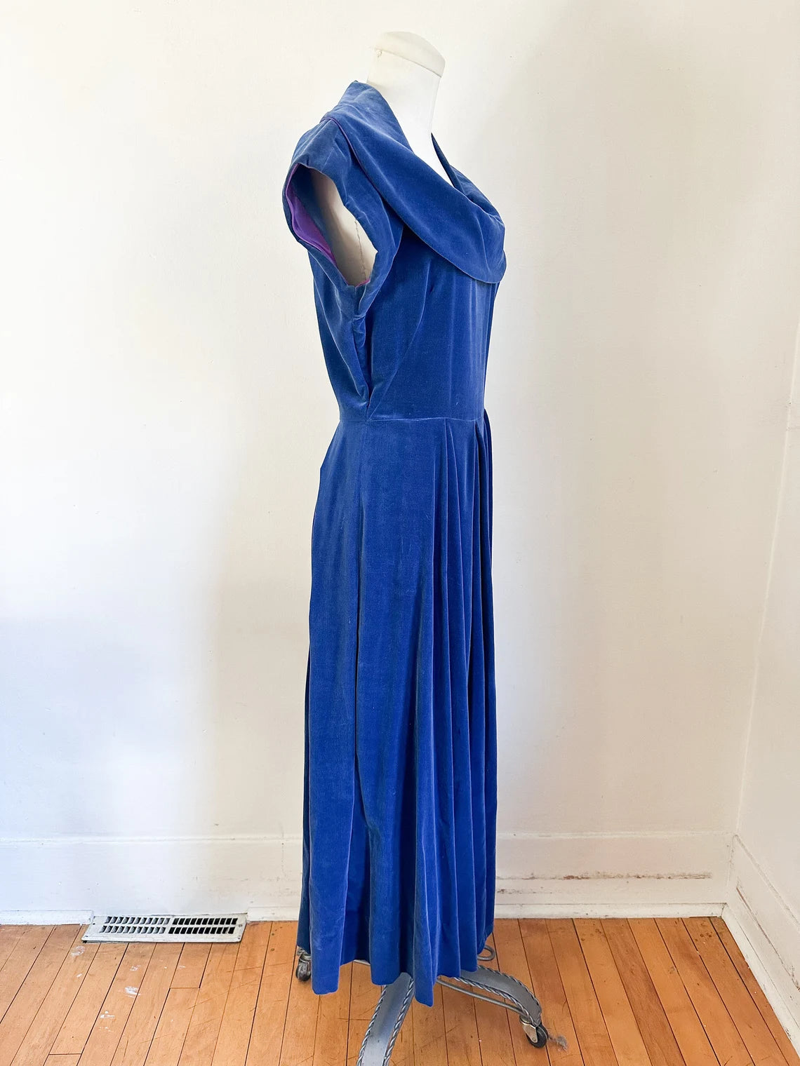 A-line Evening Dress Vintage Blue Velvet Maxi Dress Chic Round Neck Party Dress