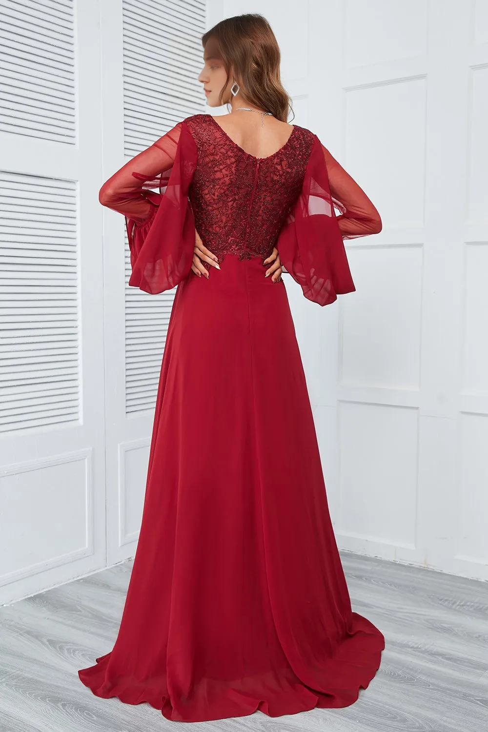Robe de bal trapèze bordeaux à manches longues et perles, longueur au sol, avec dentelle 