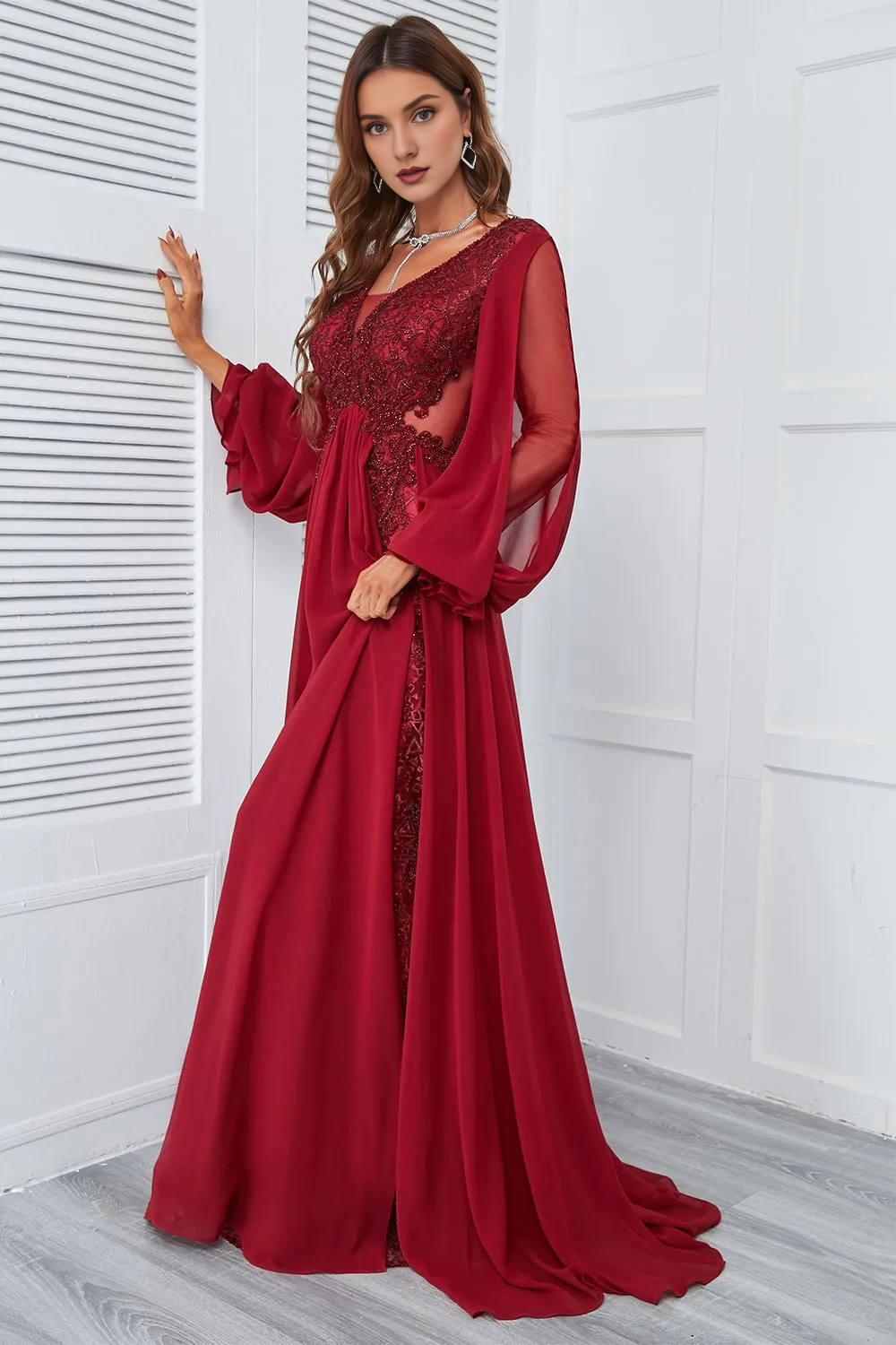 Robe de bal trapèze bordeaux à manches longues et perles, longueur au sol, avec dentelle 