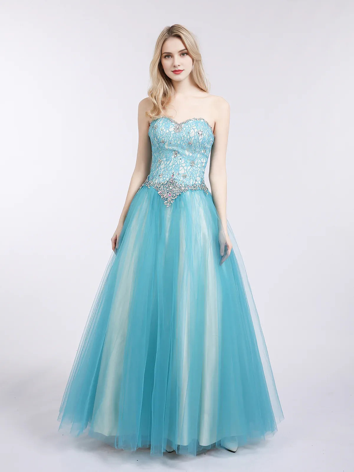 Robe de soirée trapèze en dentelle et tulle, épaules dénudées, décolleté en cœur 