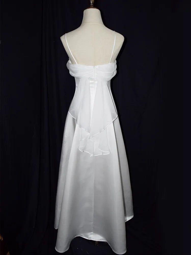 Robe de soirée trapèze vintage en satin blanc à épaules dénudées et bretelles spaghetti