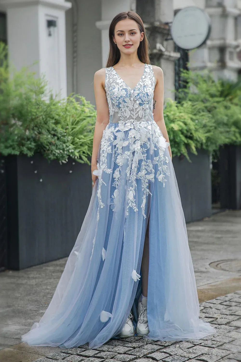 Vestido de fiesta de tul con escote en V, apliques azules, sin mangas, corte A y abertura