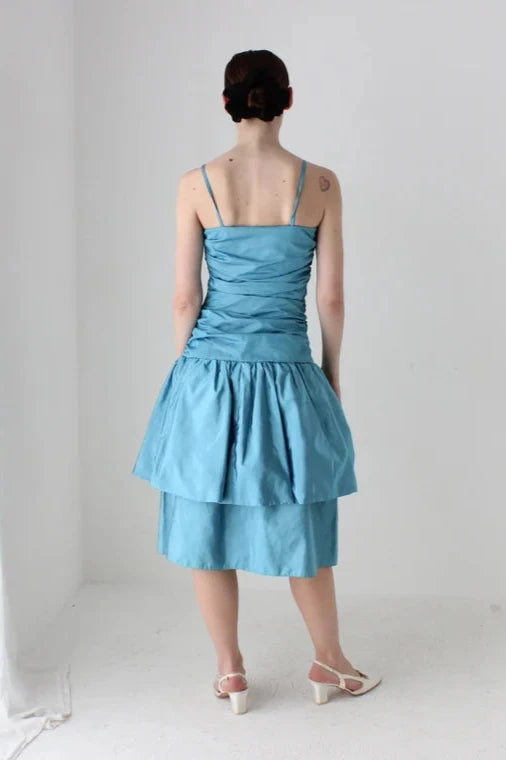 Robe de bal trapèze à bretelles spaghetti et robe de cocktail bustier à volants chic 