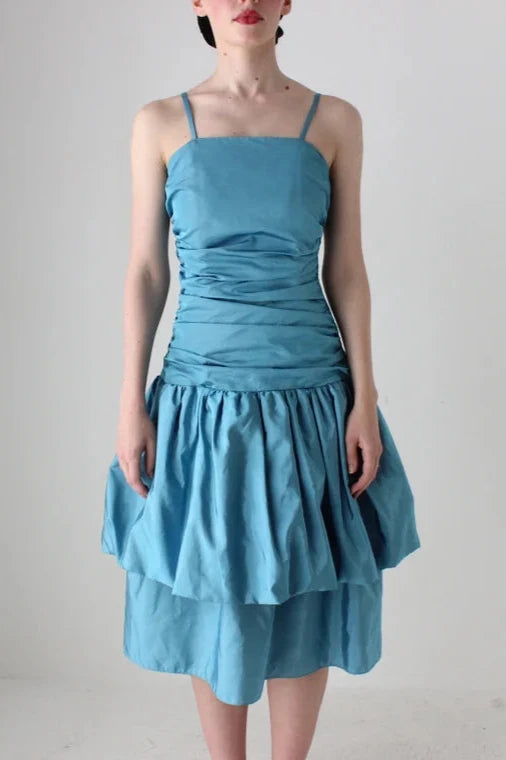 Robe de bal trapèze à bretelles spaghetti et robe de cocktail bustier à volants chic 