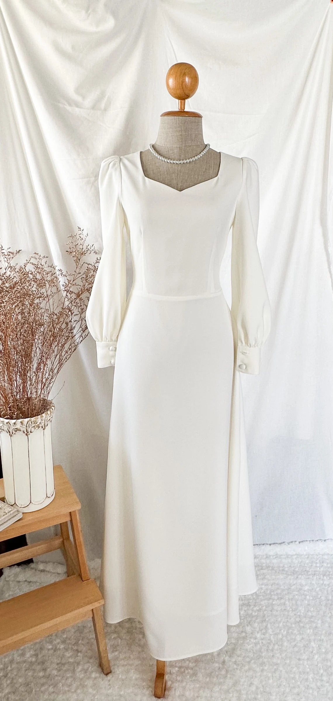 A-line Vintage White Wedding Dress Elegance Gown Minimal Long Sleeve Style Bride Dress