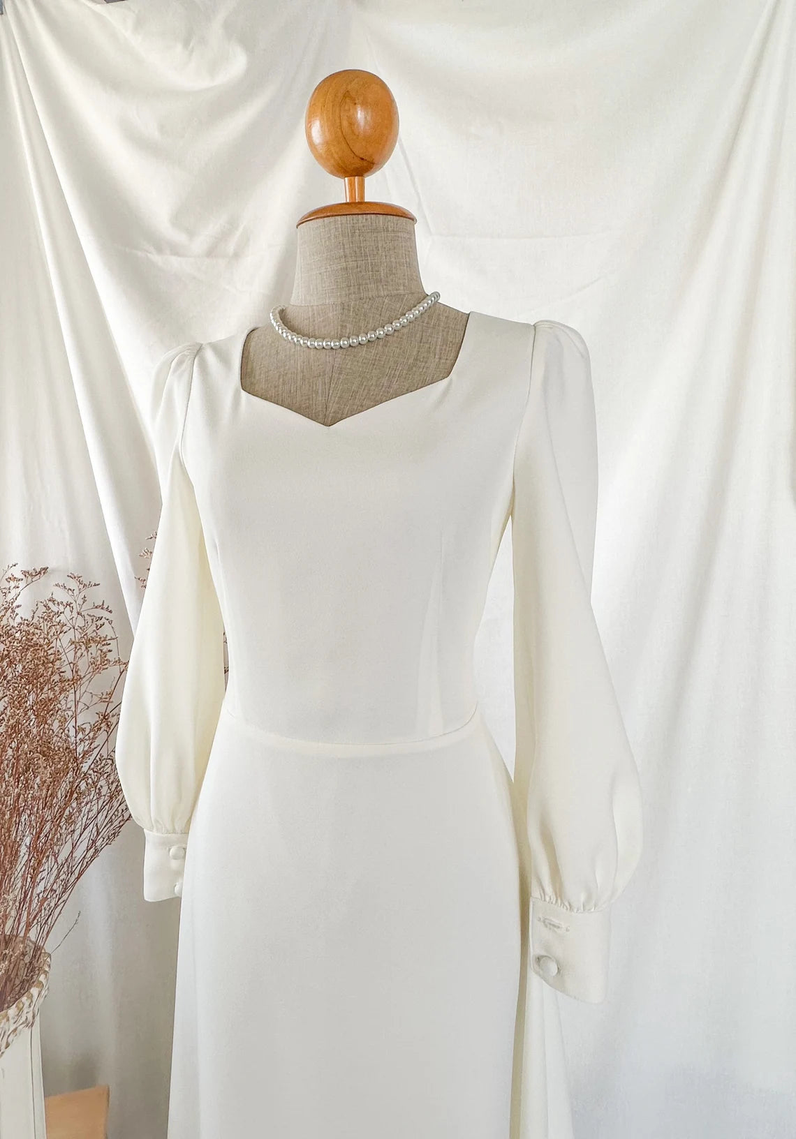A-line Vintage White Wedding Dress Elegance Gown Minimal Long Sleeve Style Bride Dress