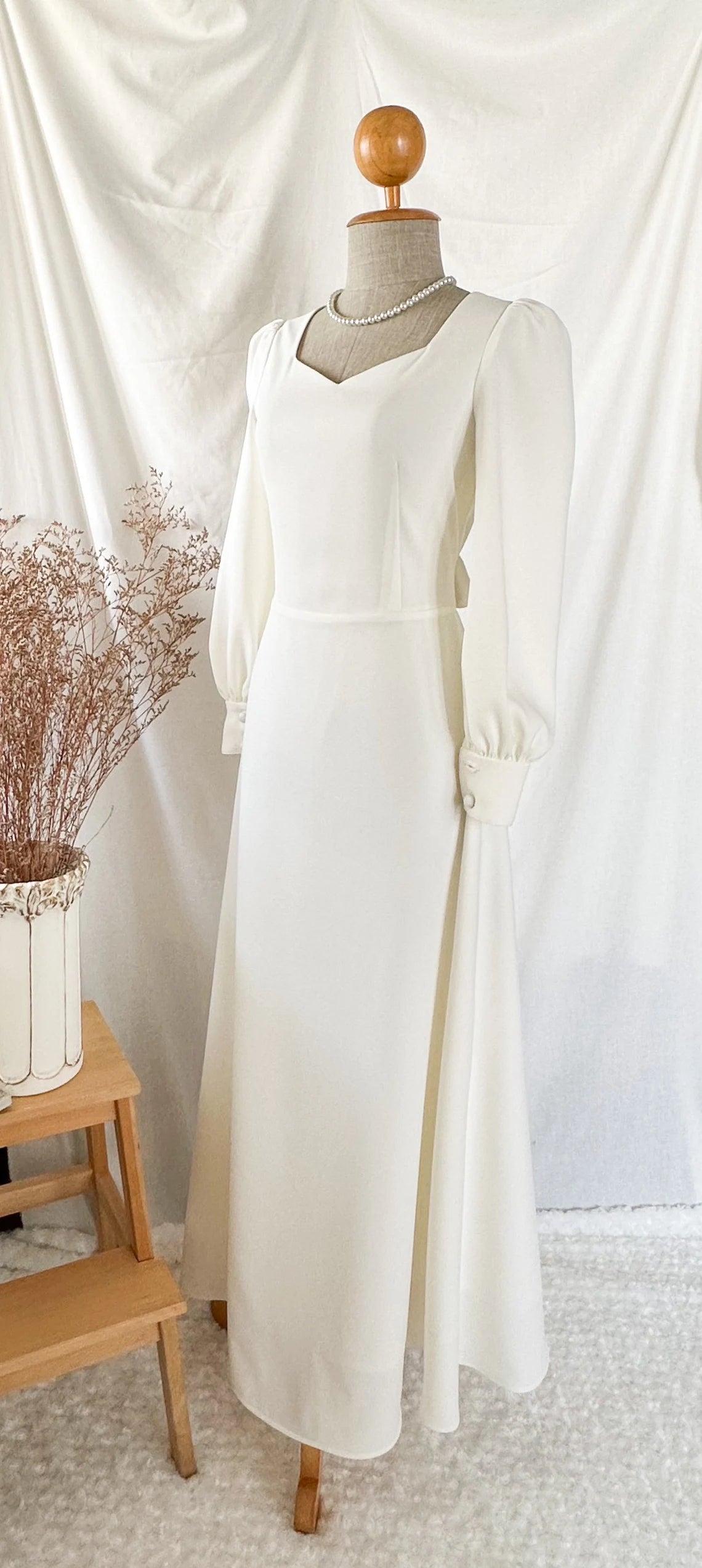 A-line Vintage White Wedding Dress Elegance Gown Minimal Long Sleeve Style Bride Dress