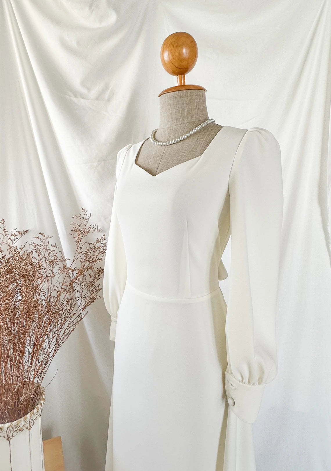 A-line Vintage White Wedding Dress Elegance Gown Minimal Long Sleeve Style Bride Dress
