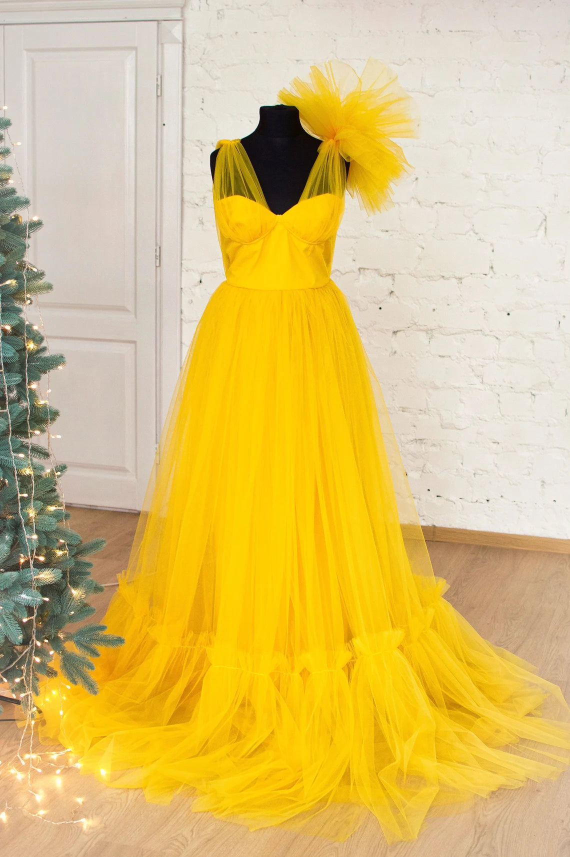 Robe de soirée trapèze en tulle, col en V, dos nu, sans manches, longueur au sol 