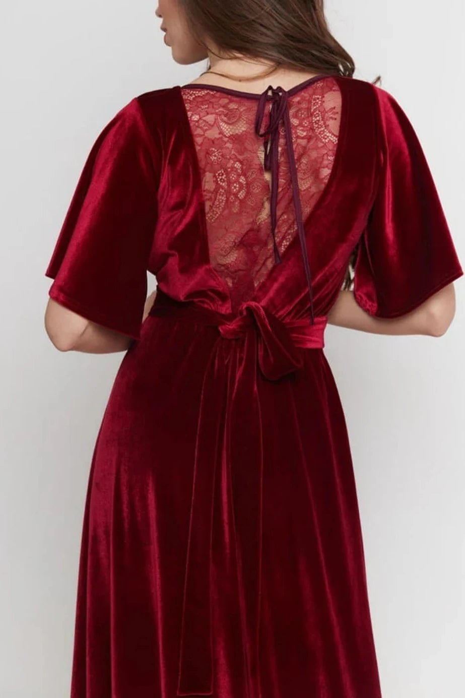 Vestido elegante de dama de honor de corte A, de terciopelo, con mangas cortas y escote en V, estilo sirena 