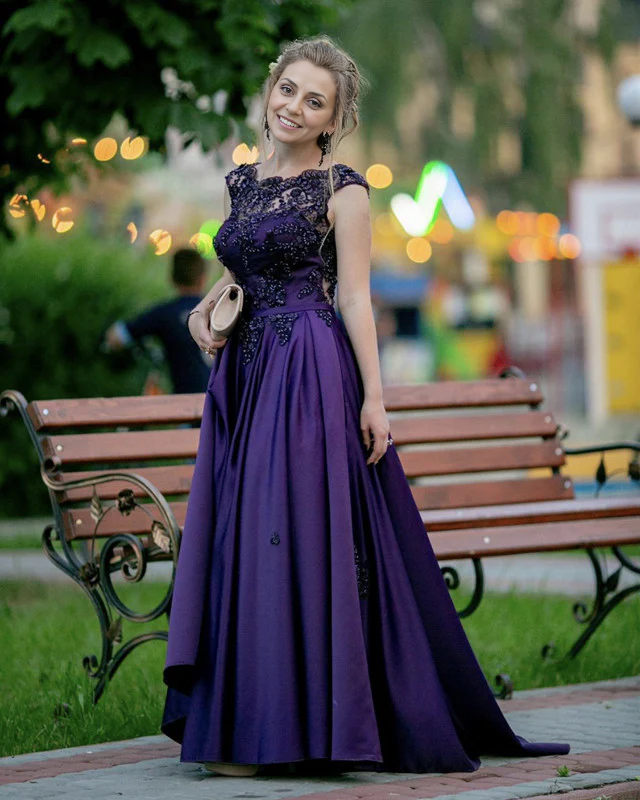 Vestidos de fiesta modestos de satén, encaje y cuentas, sin mangas, corte A