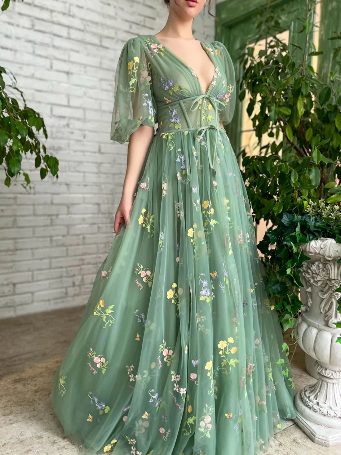 Green v neck tulle lace long prom dress