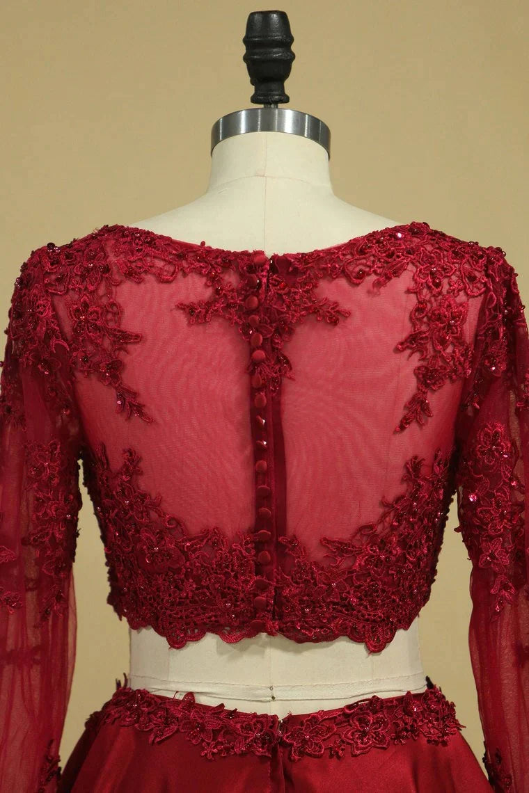 Robe de soirée deux pièces en satin bordeaux à manches longues et appliques en dentelle 