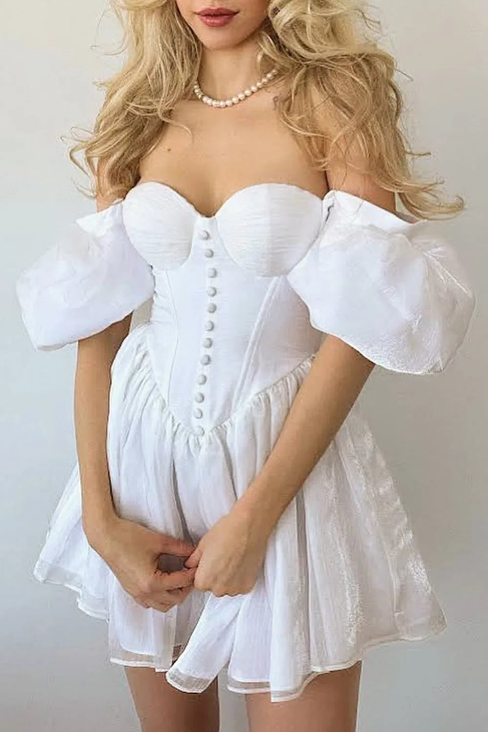 Robe de bal courte style ballet coupe trapèze avec boutons 