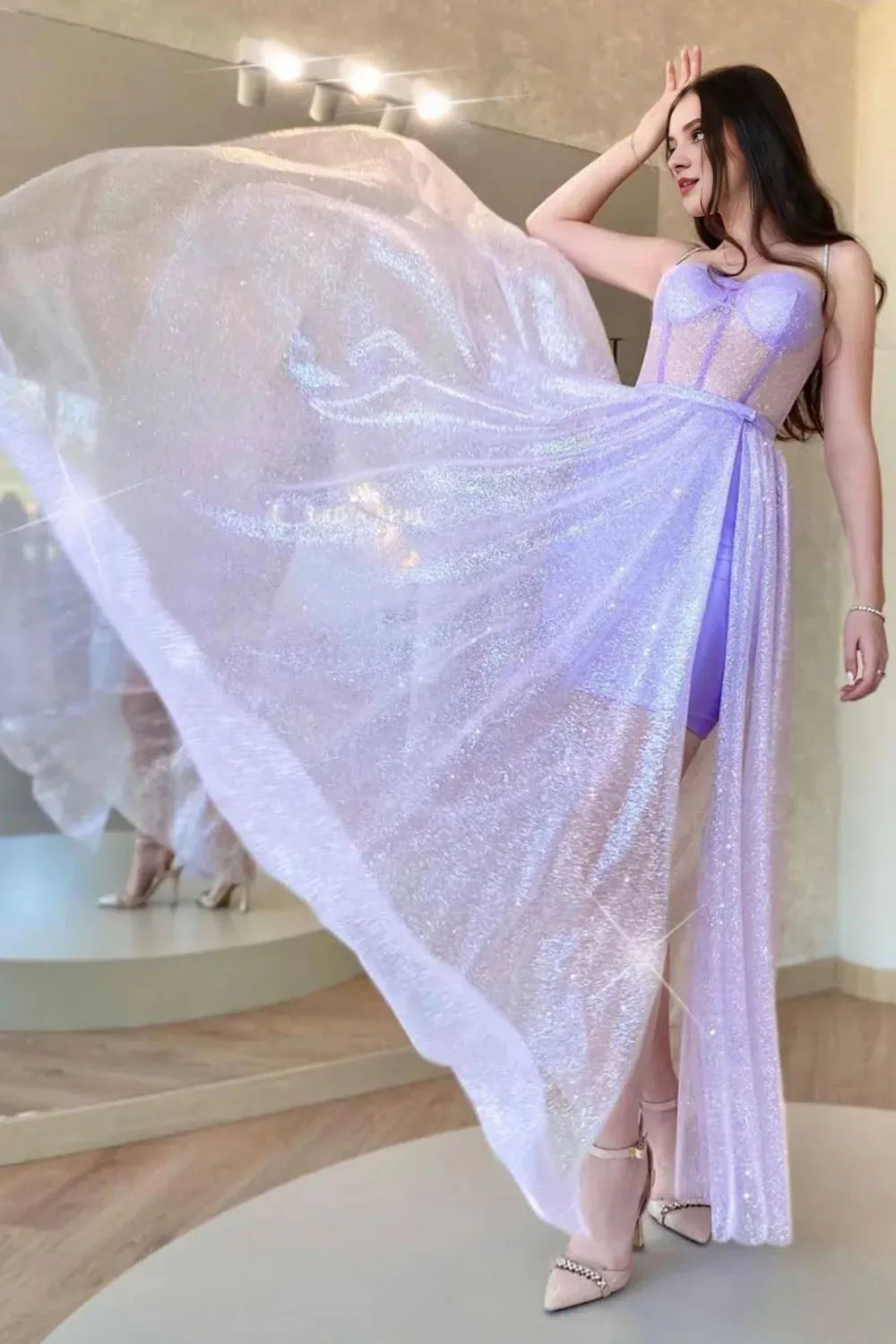 Vestido de fiesta de tul con tirantes finos, corte A, color lila, con corsé y espalda cruzada 