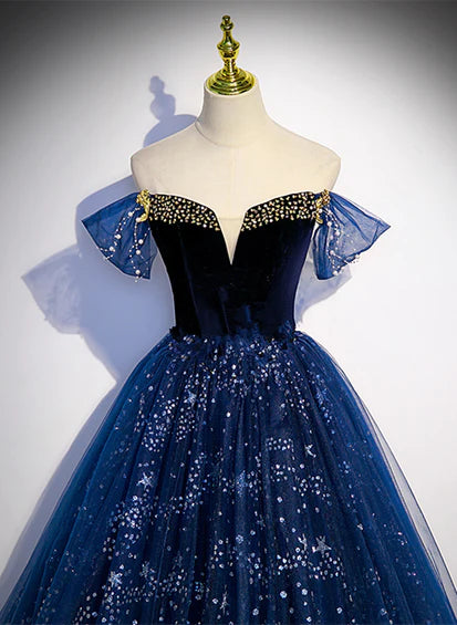 Robe de soirée longue bleu marine en tulle à épaules dénudées et perles