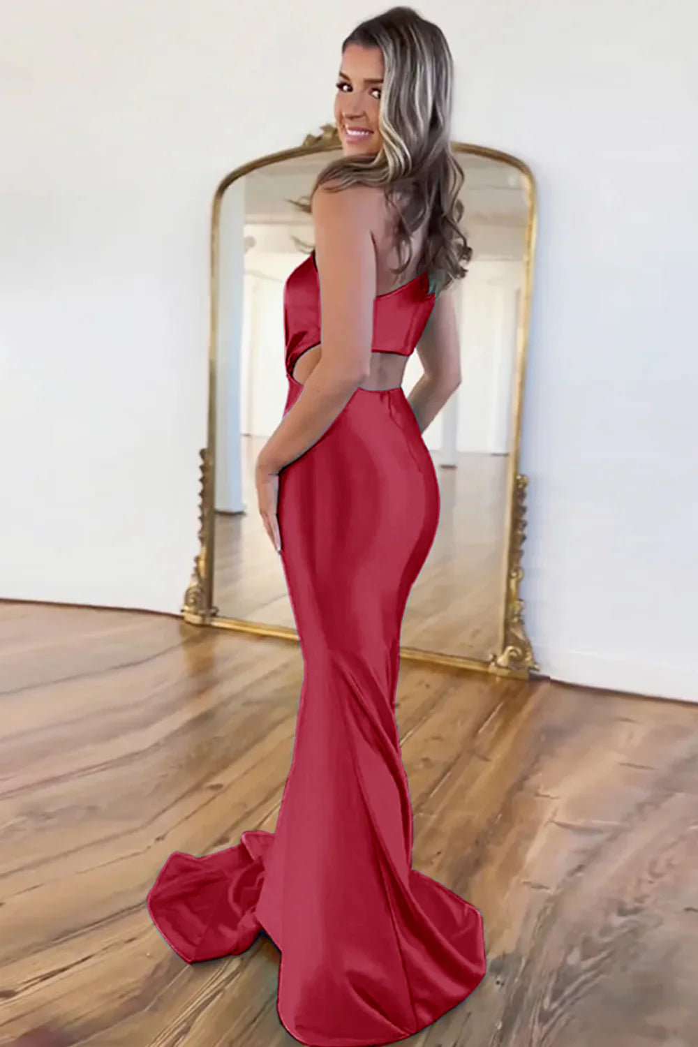 Vestido de fiesta largo de sirena con un solo hombro y aberturas