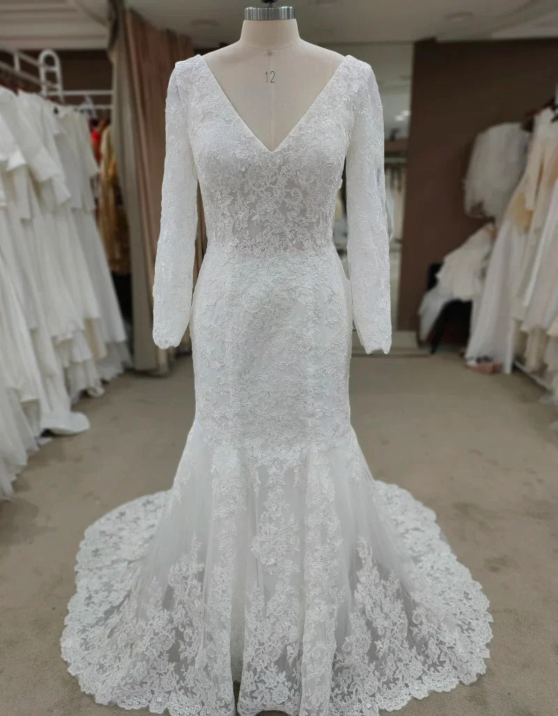 Robe de mariée bohème simple, dos nu, col en V, manches longues, dentelle, avec traîne