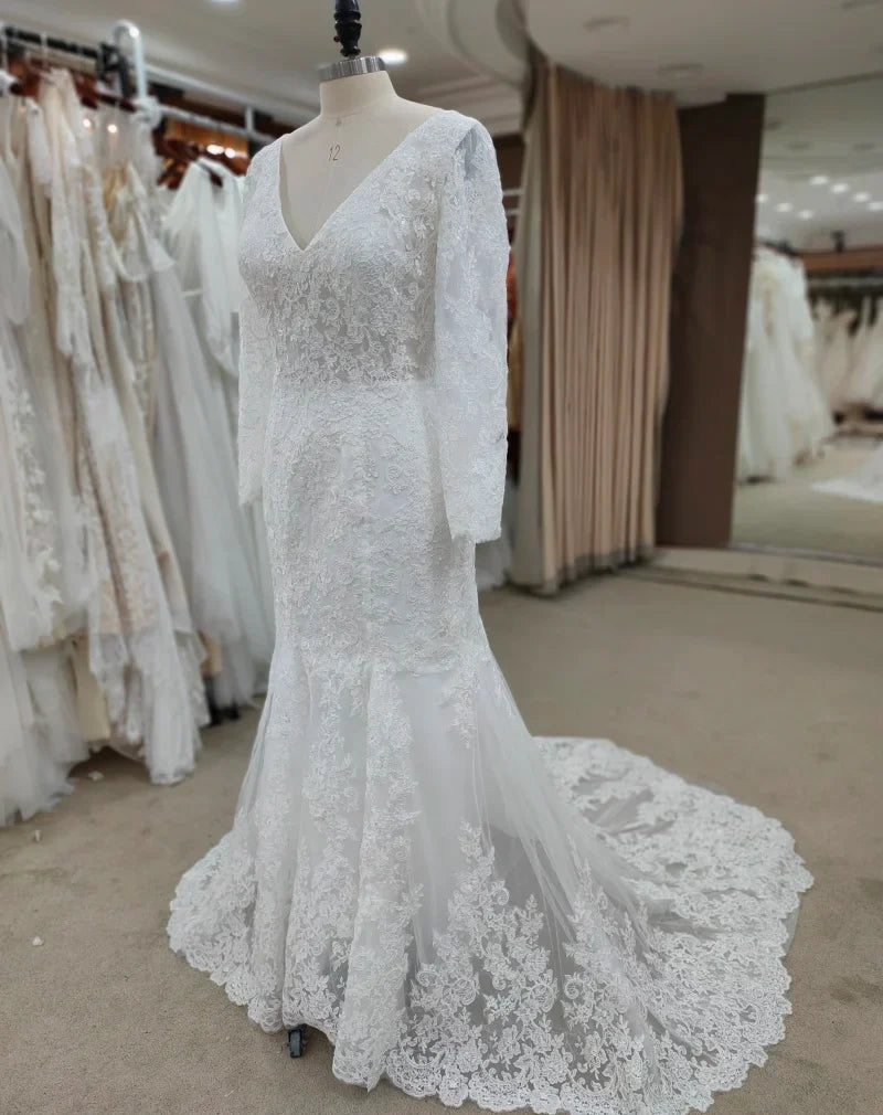 Robe de mariée bohème simple, dos nu, col en V, manches longues, dentelle, avec traîne