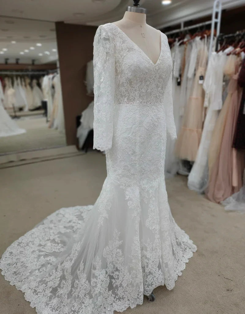 Robe de mariée bohème simple, dos nu, col en V, manches longues, dentelle, avec traîne