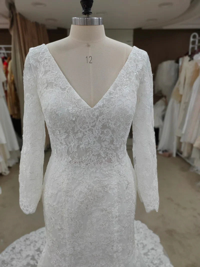 Robe de mariée bohème simple, dos nu, col en V, manches longues, dentelle, avec traîne