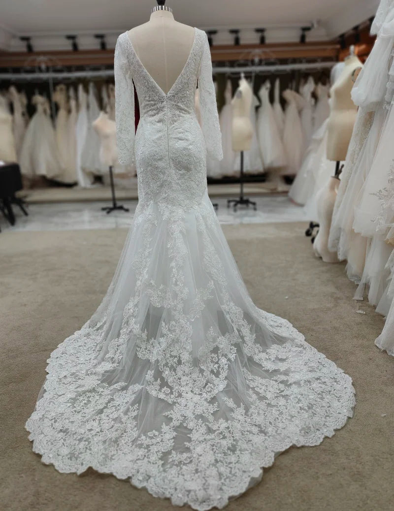 Robe de mariée bohème simple, dos nu, col en V, manches longues, dentelle, avec traîne