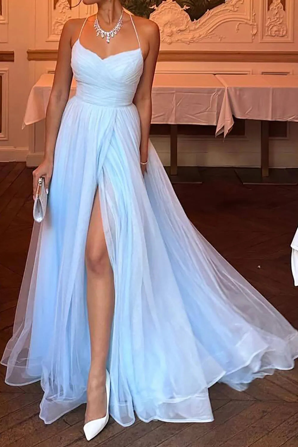 Vestido de fiesta largo azul cielo con tirantes finos, elegante, sin espalda y corte A con abertura frontal