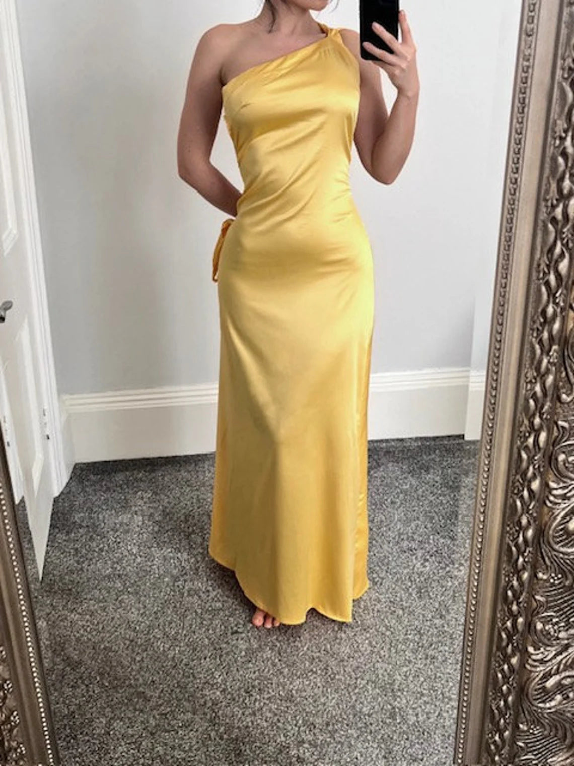 Vestido de dama de honor amarillo sin espalda, corte sirena, sencillo, largo hasta el suelo, sin mangas 