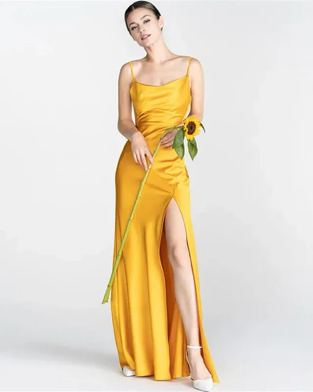 Vestidos de dama de honor de satén con tirantes finos y espalda descubierta y abertura lateral