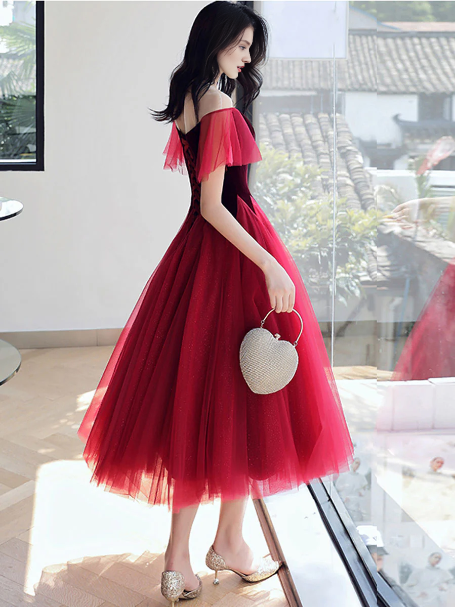 Hermosos vestidos de fiesta de tul con escote redondo, corte A, de terciopelo y longitud hasta la rodilla con mangas abullonadas 