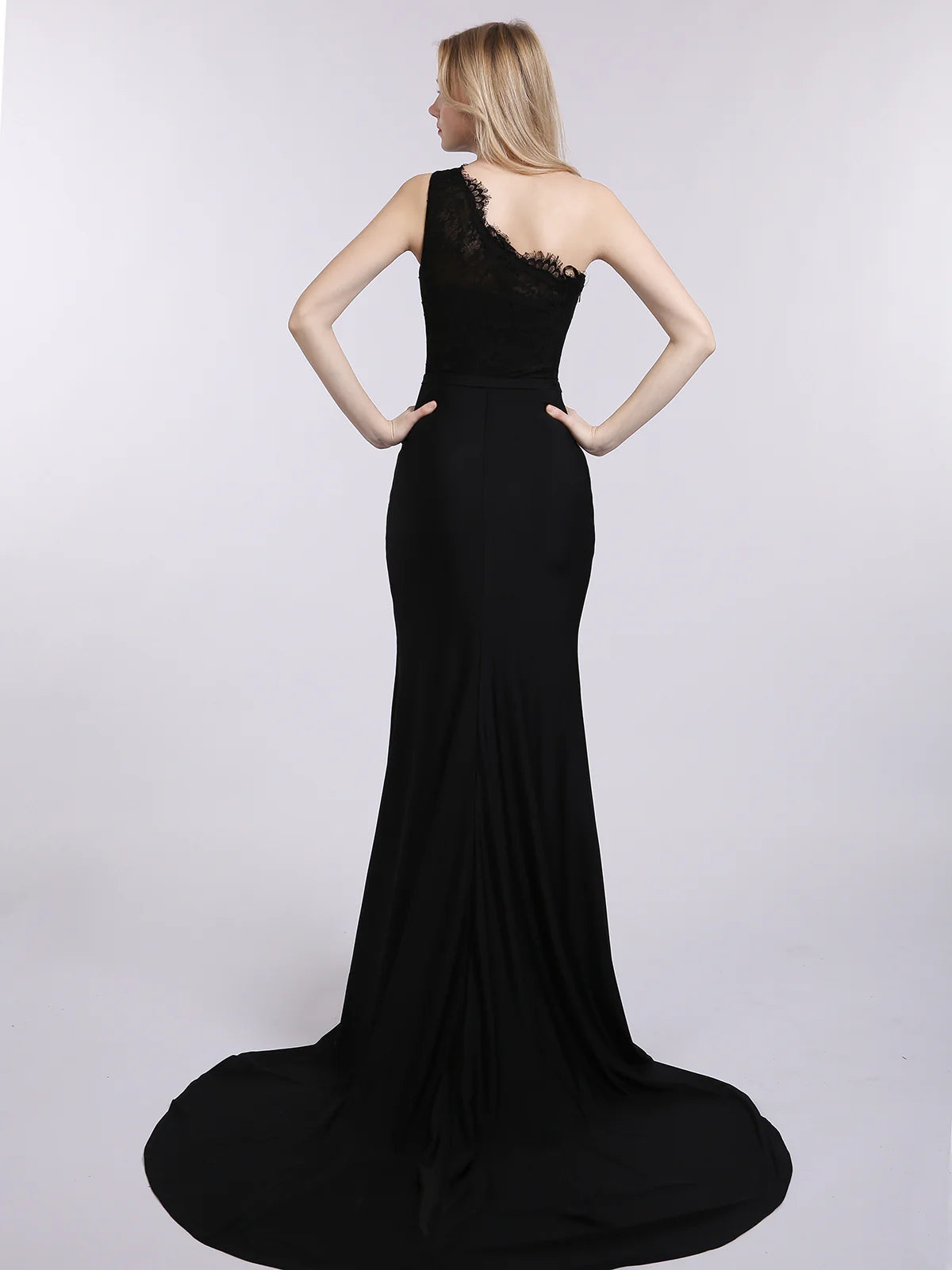 Magnifique robe de bal sirène asymétrique sans manches avec traîne en dentelle 