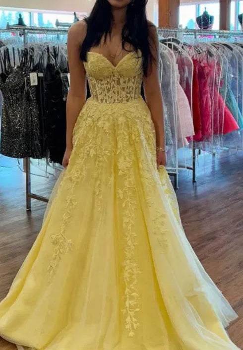 Beautiful Sweetheart Sleeveless A-line Appliques Tulle Sweep Train Prom Dress