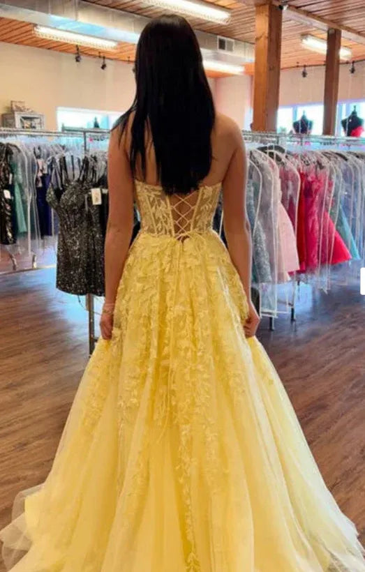 Beautiful Sweetheart Sleeveless A-line Appliques Tulle Sweep Train Prom Dress