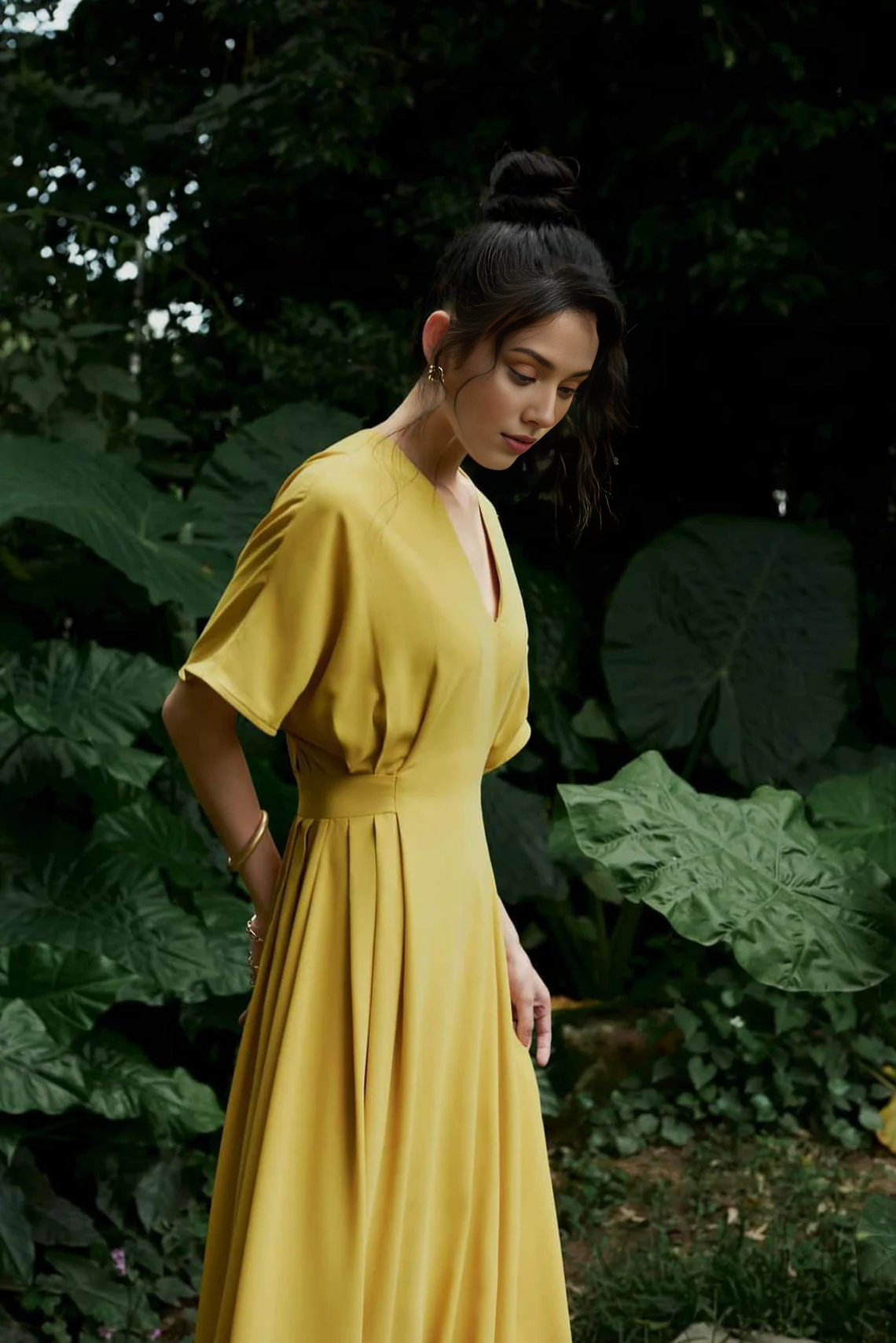 Belle robe de soirée trapèze à col en V et manches courtes, longueur cheville 