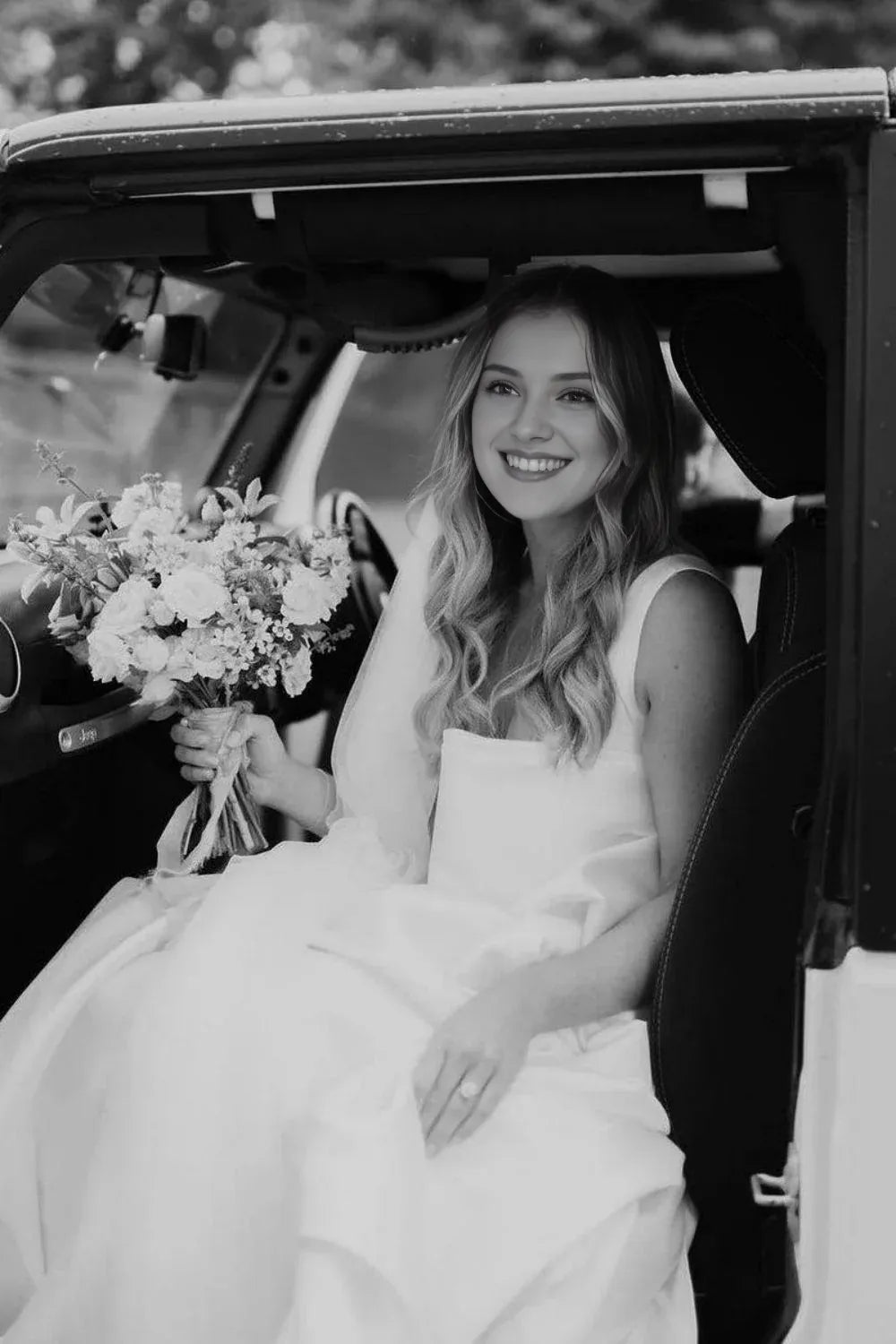 Robe de mariée trapèze à col carré et traîne avec nœud papillon