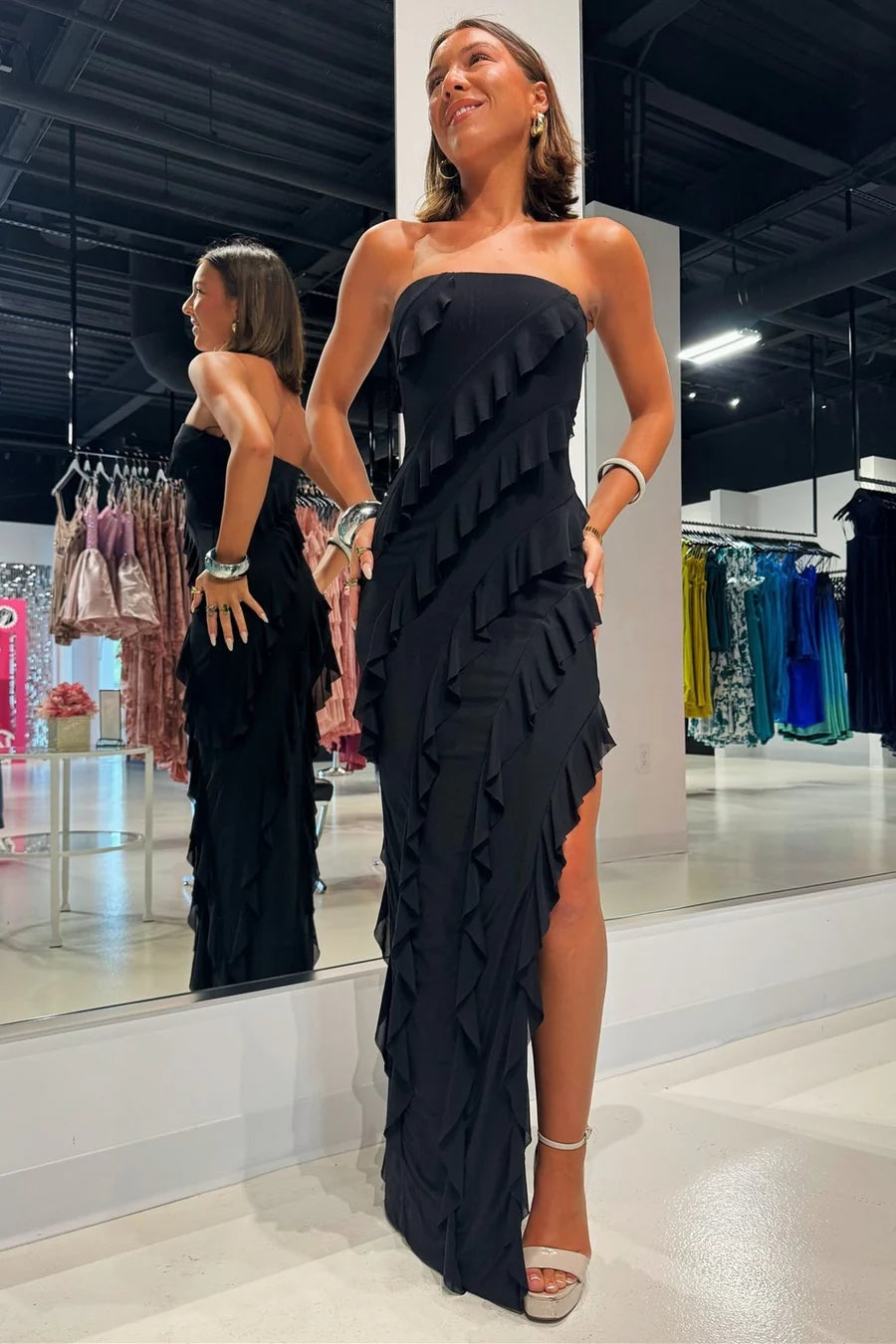 Robe longue bustier en mousseline à volants et fente