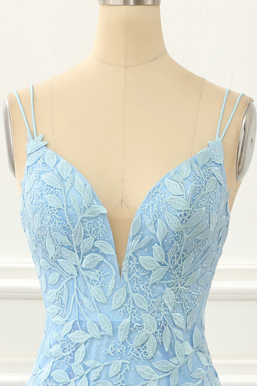 Vestido de fiesta de sirena azul con espalda de tul y cordones, con apliques