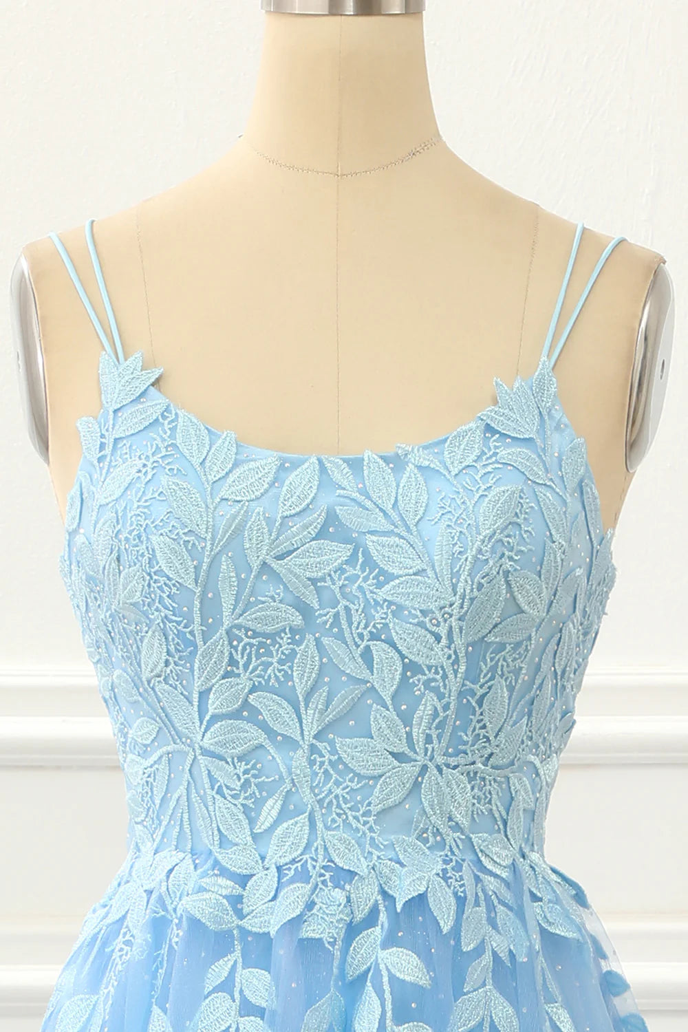 Vestido de fiesta de tul con espalda descubierta y encaje, corte A y apliques