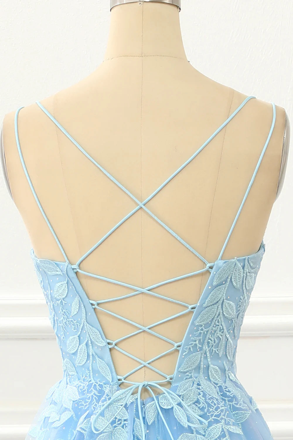 Vestido de fiesta de tul con espalda descubierta y encaje, corte A y apliques