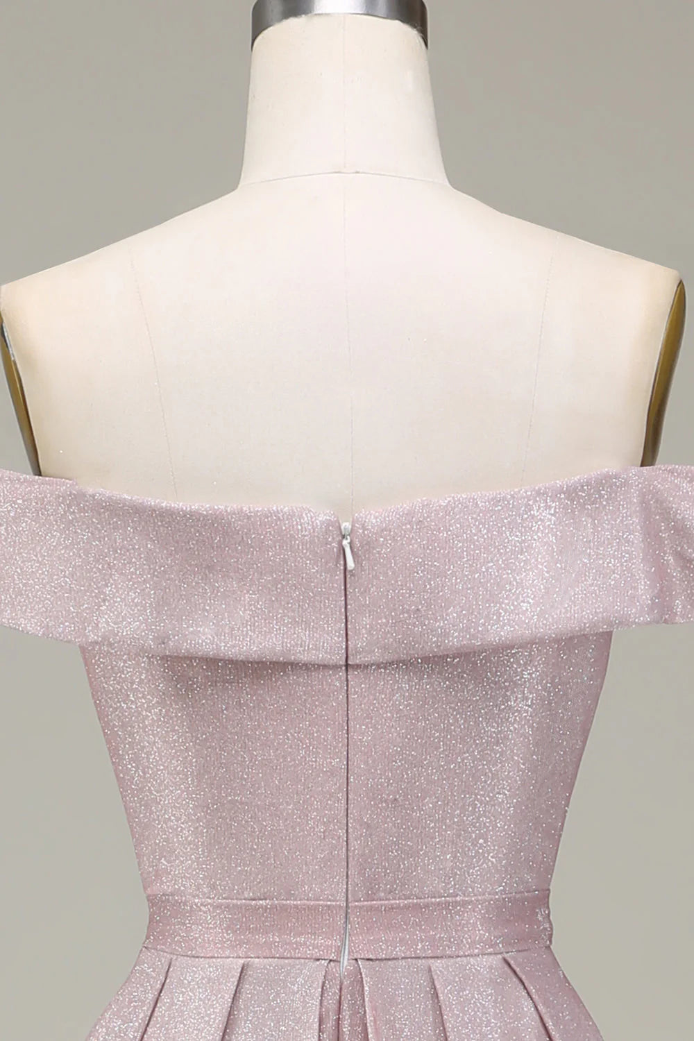 Robe de bal plissée à épaules dénudées, dégradée de gris et de rose scintillante