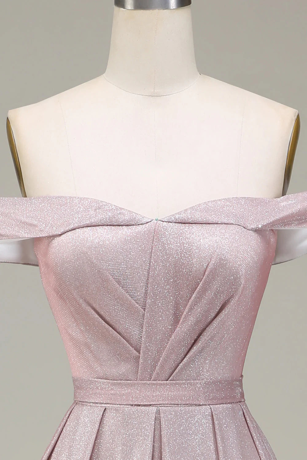 Robe de bal plissée à épaules dénudées, dégradée de gris et de rose scintillante