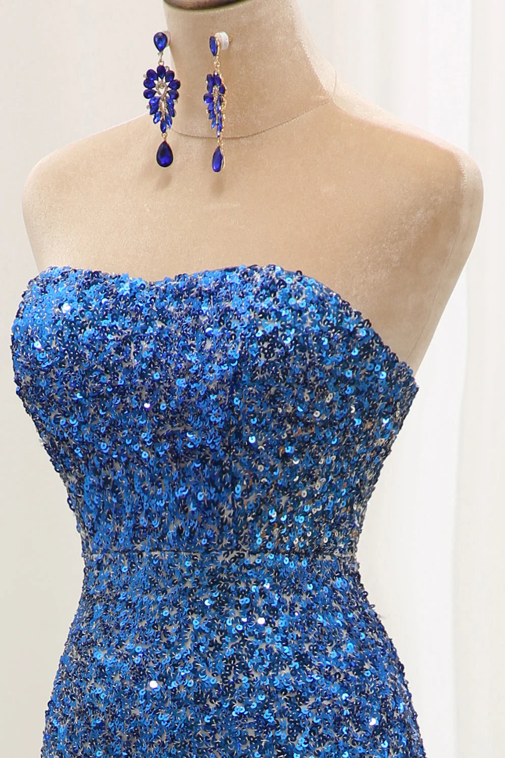 Vestido de fiesta largo sin tirantes con escote en forma de corazón, lentejuelas y degradado azul brillante de sirena