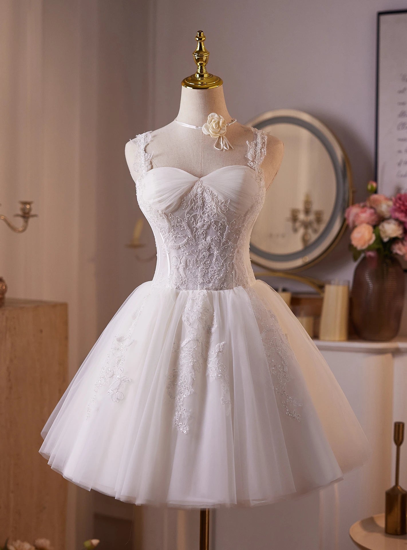 Charming A-Line Sweetheart Corset Lace Applique Ruched White Short Homecoming Dresses