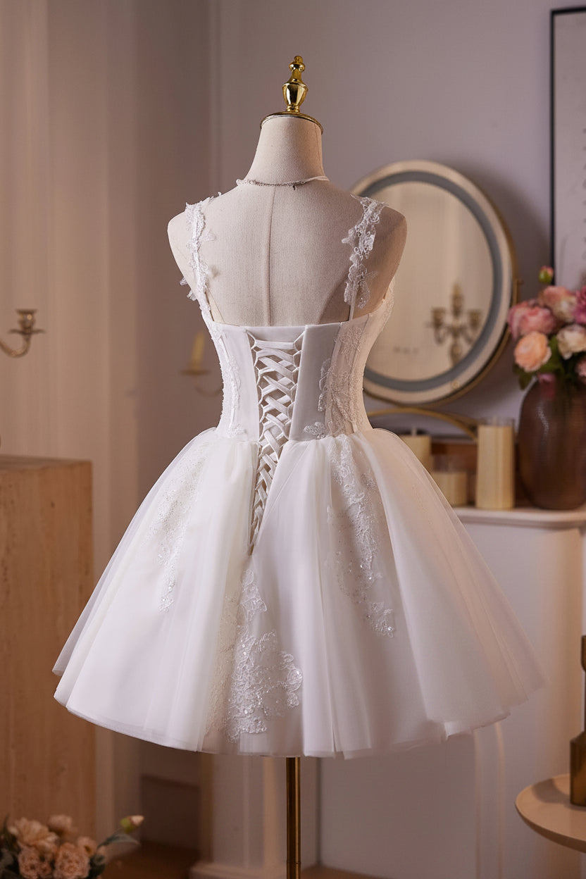 Charming A-Line Sweetheart Corset Lace Applique Ruched White Short Homecoming Dresses