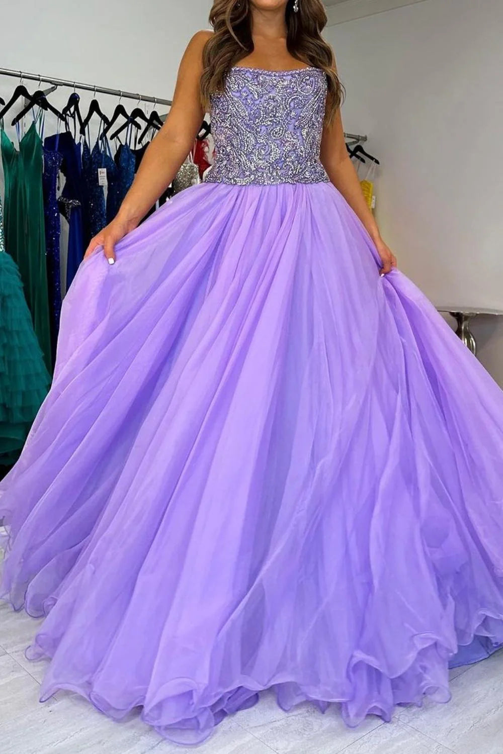 Charmante robe de bal longue en tulle sans bretelles avec perles